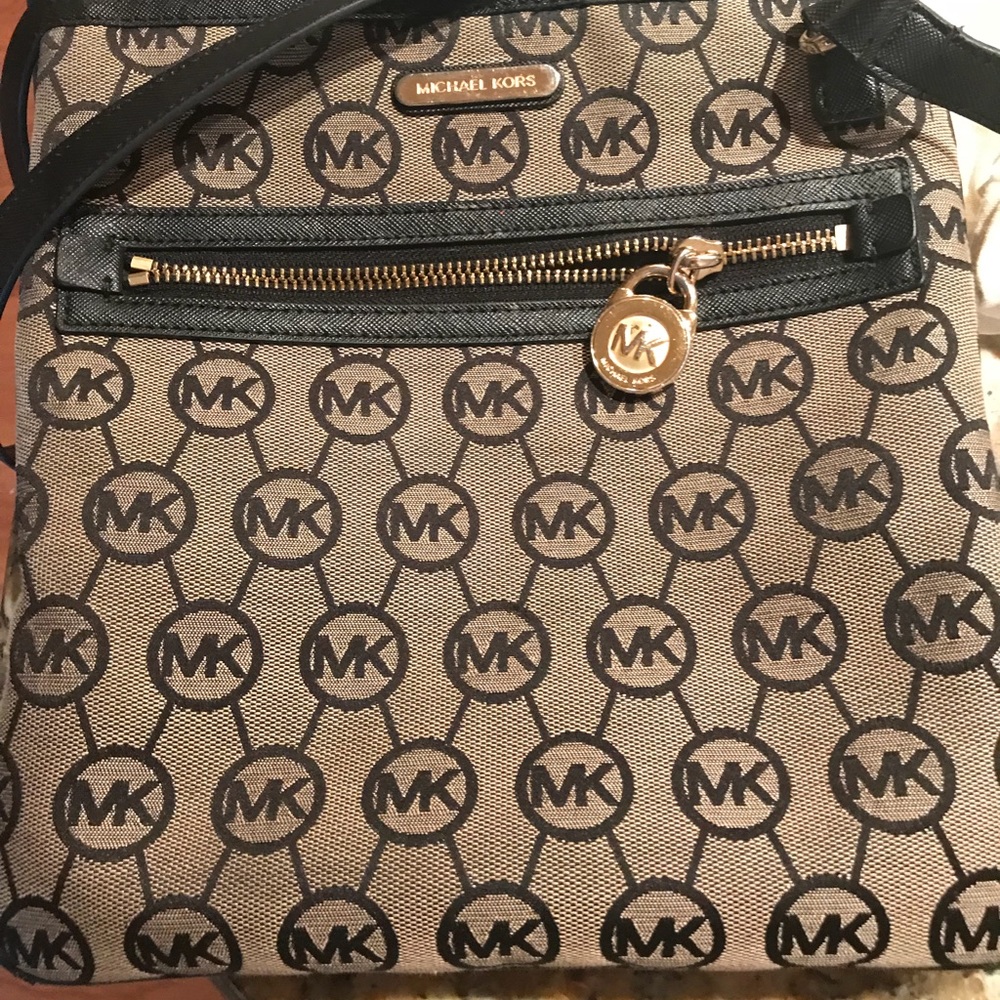 Michael Kors cross body purse